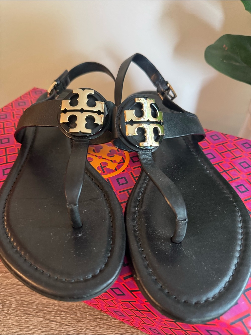 Tory Burch Bryce Logo Thong Sandals with Gold Emblem